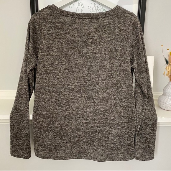 Chic Long Sleeve Shirt with Front Knot Detail - Picture 3 of 3